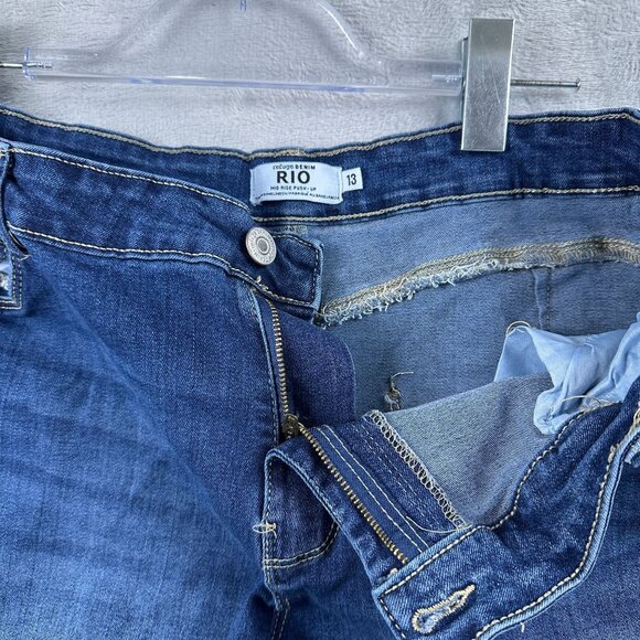 Refuge Denim RIO Push-Up Shorts Womens Size 13 Mid Rise Stretch Dark Wash Blue - Picture 3 of 9